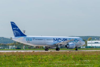 30 Ağustos 2019. Zhukovsky, Rusya. Uluslararası Havacılık ve Uzay Salonu MAKS 2019 'da orta menzilli Rus yolcu uçağı Irkut MC-21 vaat ediyor..