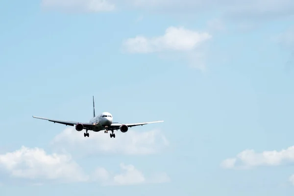 Temmuz 2019 Moskova Rusya Uçak Boeing 767 300 Azur Hava — Stok fotoğraf