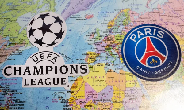 20 Ağustos 2020 Lizbon, Portekiz. 2019 / 2020 UEFA Şampiyonlar Ligi finalisti Paris Saint-Germain F.C. Avrupa haritasının arka planına karşı.