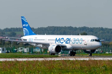 30 Ağustos 2019. Zhukovsky, Rusya. Uluslararası Havacılık ve Uzay Salonu MAKS 2019 'da orta menzilli Rus yolcu uçağı Irkut MC-21 vaat ediyor..