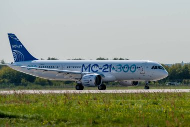 30 Ağustos 2019. Zhukovsky, Rusya. Uluslararası Havacılık ve Uzay Salonu MAKS 2019 'da orta menzilli Rus yolcu uçağı Irkut MC-21 vaat ediyor..