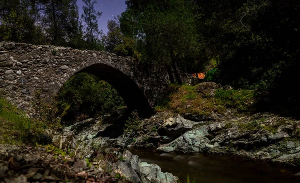 Αρχαία Πέτρινη Βενετική Γέφυρα Στα Βουνά Του Τροόδους Στο Νησί — Φωτογραφία Αρχείου