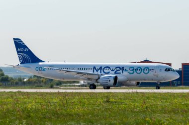 30 Ağustos 2019. Zhukovsky, Rusya. Uluslararası Havacılık ve Uzay Salonu MAKS 2019 'da orta menzilli Rus yolcu uçağı Irkut MC-21 vaat ediyor..