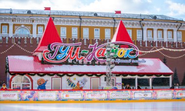 5 Şubat 2020 Moskova, Rusya, Moskova 'da Kızıl Meydan' da GUM buz pateni pisti.