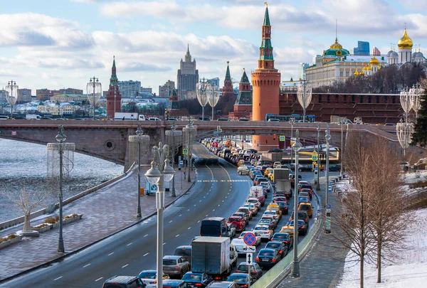 Února 2020 Moskva Rusko Dopravní Zácpa Nábřeží Kremlu Moskvě — Stock fotografie