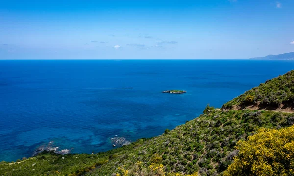 Zielone Górskie Wybrzeże Morza Śródziemnego Półwyspie Akamas Północno Zachodniej Części — Zdjęcie stockowe