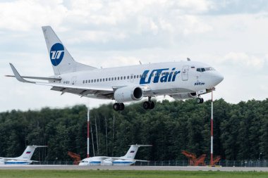 2 Temmuz 2019, Moskova, Rusya. Boeing 737-500 UTair Havacılık Havayolları Moskova 'daki Vnukovo havaalanında..