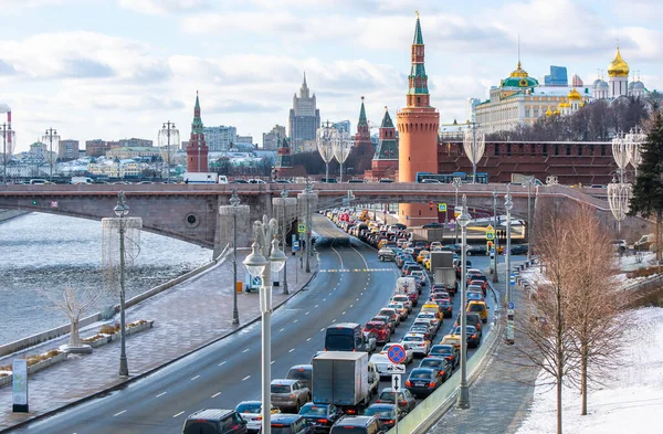 Února 2020 Moskva Rusko Dopravní Zácpa Nábřeží Kremlu Moskvě — Stock fotografie