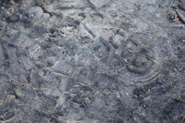 Kül üzerinde ayak izi