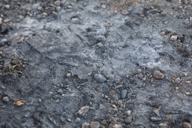 Kül üzerinde ayak izi