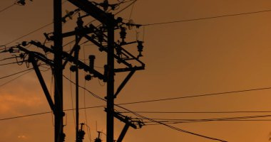 Gün batımında güç transformatörü