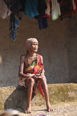 Koraput 'taki Yaşlı Kabile Kadınları Odisha Hindistan 15 Eylül 2025