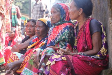 Koraput 'taki Yaşlı Kadınlar kabilesi Odisha Hindistan 15 Eylül 2025