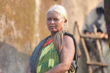 Koraput 'taki Yaşlı Kadın Kabilesi Odisha Hindistan 15 Eylül 2025