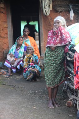 Hindistan Yoksul Çeteleri Koraput Odisha 'yı izliyor. 15 Eylül 2025