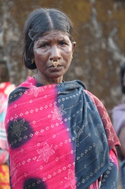 Koraput 'taki Yaşlı Kadın Kabilesi Odisha Hindistan 15 Eylül 2025