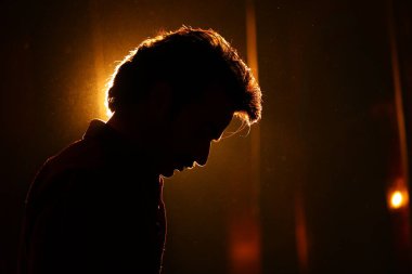 Man Head Silueti Sarı Işık Hyderabad Hindistan 15 Eylül 2025