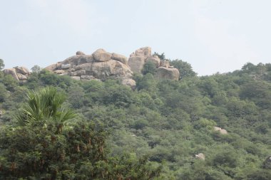 Hindistan kırsal kesimindeki Rock Hill.
