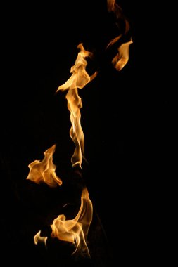 Gecenin içinde Parlayan Alev Feneri