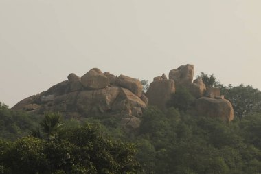 Hindistan kırsal kesimindeki Rock Hill.