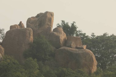 Hindistan kırsal kesimindeki Rock Hill.