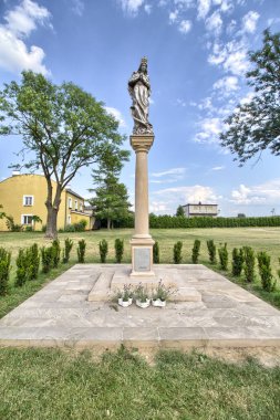 Bakire Meryem heykeli