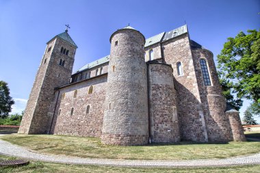 Collegiate Kilisesi Kutsal Bakire Meryem ve Aziz. Aleksego Tum City, çevre Leczyca - Polonya