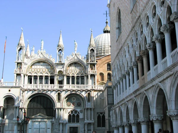 広場やサン マルコ ヴェネツィア イタリアの大聖堂 — ストック写真
