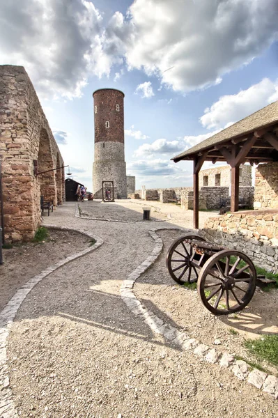 Checiny Royal Castle yakınındaki Kielce - Polonya
