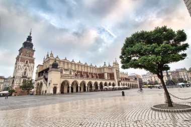 Main Market Square Cracow Polonya Cloth Hall ve St Mary s kilisede