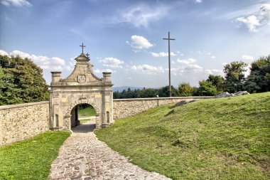 Benedictine Manastırı ve basilica Kutsal Haç Swietokrzyskie dağ