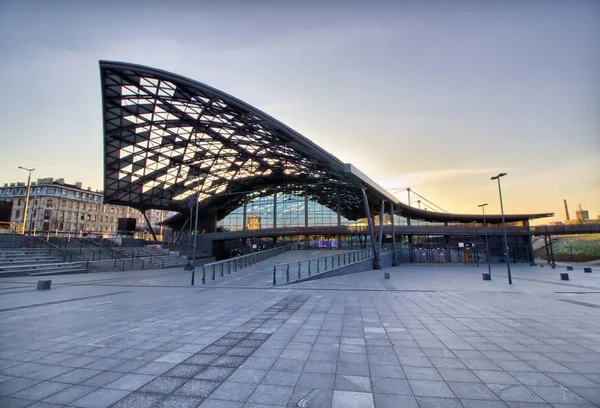 Lodz Fabryczna - Tren İstasyonu - şehir merkezi - Polonya
