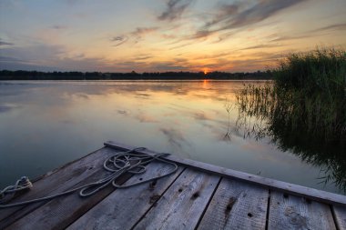 Gölde gün batımı - Gluszynskie Gölü - Polonya