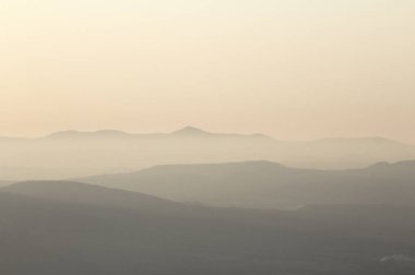 Snieznik 'in tepesinden Sniezka' ya ve Dev Dağlara - Polonya