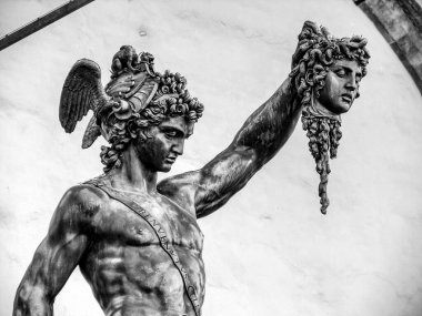 Perseus ve Medusa 'nın başı Floransa' da.