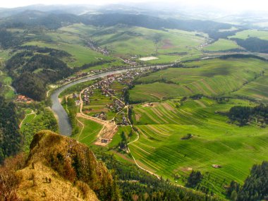 Üç Taç 'ın zirvesinden Dunajec manzarası - Pieniny