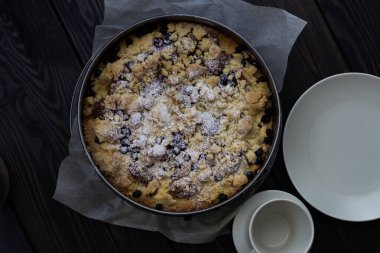 Erikli ve parçalı ev yapımı kurabiye.