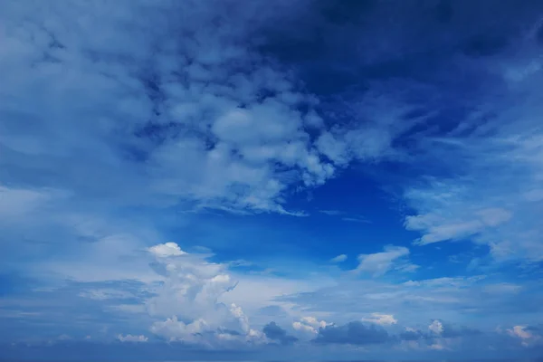 Perspective View Romantic Navy Blue Sky White Navy Clouds Beautiful — Stock Photo, Image