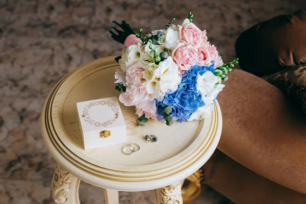 Esküvői Csokor Gyűrűk Gyűrűk Doboz — Stock Fotó