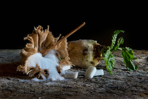 Sockerbetor Och Vitt Socker Ett Gammalt Träbord Stockbild