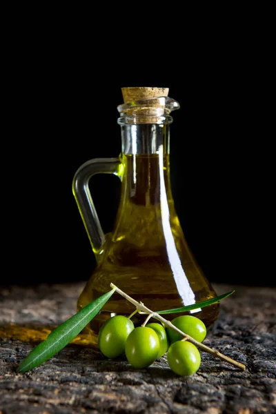 Olijfolie Verse Olijven Oude Tafel — Stockfoto