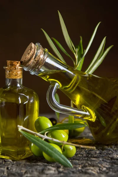 Huile Olive Olives Fraîches Sur Vieille Table — Photo
