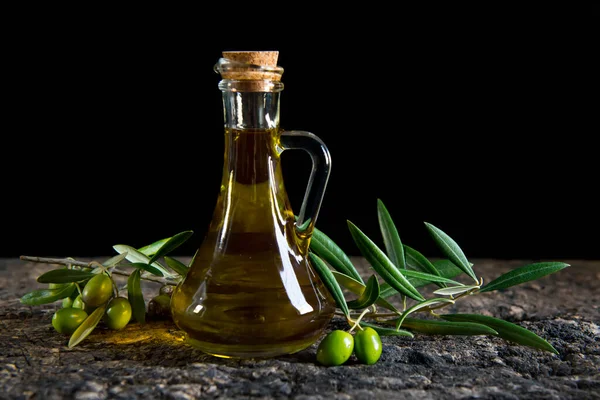 Olivenolje Friske Oliven Det Gamle Bordet – stockfoto
