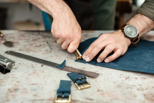 Close-up hand gemaakt leder — Stockfoto