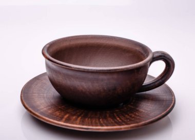 Kırmızı kil makrosu olan bardak.