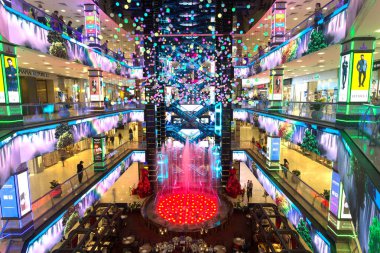 Alışveriş merkezi alışveriş merkezi Evropeyskiy, 16 Mayıs 2018 Moskova, Rusya