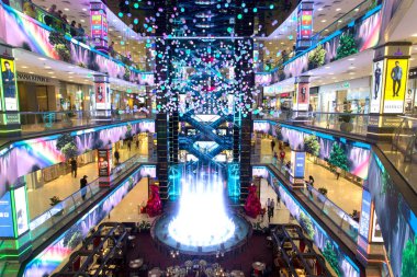 Alışveriş merkezi alışveriş merkezi Evropeyskiy, 16 Mayıs 2018 Moskova, Rusya