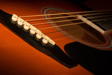 Akustik gitar, yakın plan fotoğraf.