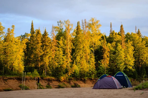 Campeggio Tenda Vicino Fiume — Foto Stock