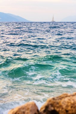 Akdeniz 'de beyaz yelkenli